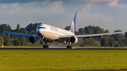 N663UA - United Airlines Boeing 767-300ER