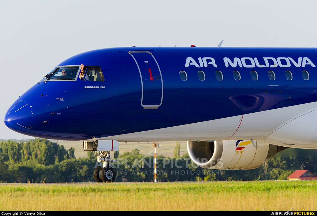 Air Moldova ER-ECC aircraft at Chişinău Intl