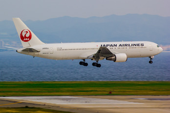 JA605J - JAL - Japan Airlines Boeing 767-300ER