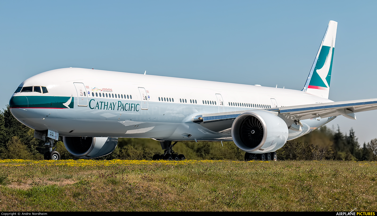 Cathay Pacific B-KQQ aircraft at Everett - Snohomish County / Paine Field