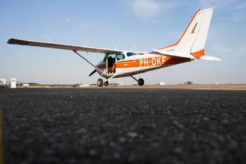 PH-DKF - Private Cessna 172 Skyhawk (all models except RG)