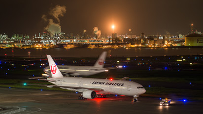 JA8983 - JAL - Japan Airlines Boeing 777-200