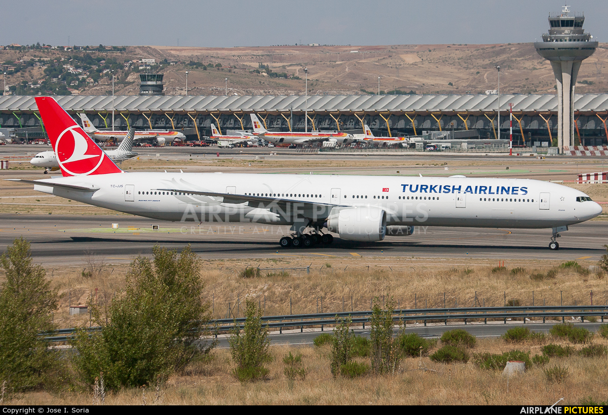 Turkish Airlines TC-JJS aircraft at Madrid - Barajas