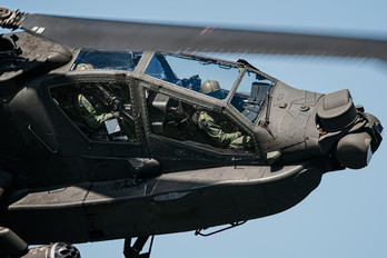 - - UK - Army Air Corps Westland Apache AH.1