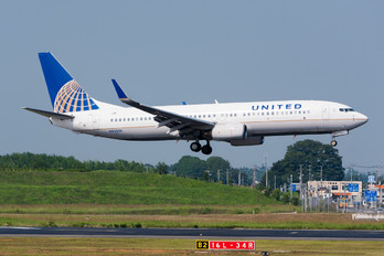 N35236 - United Airlines Boeing 737-800