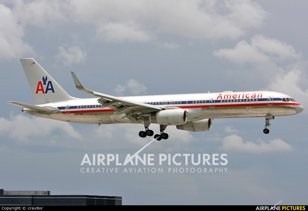 American Airlines N197AN aircraft at Miami Intl