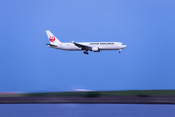 JA8397 - JAL - Japan Airlines Boeing 767-300