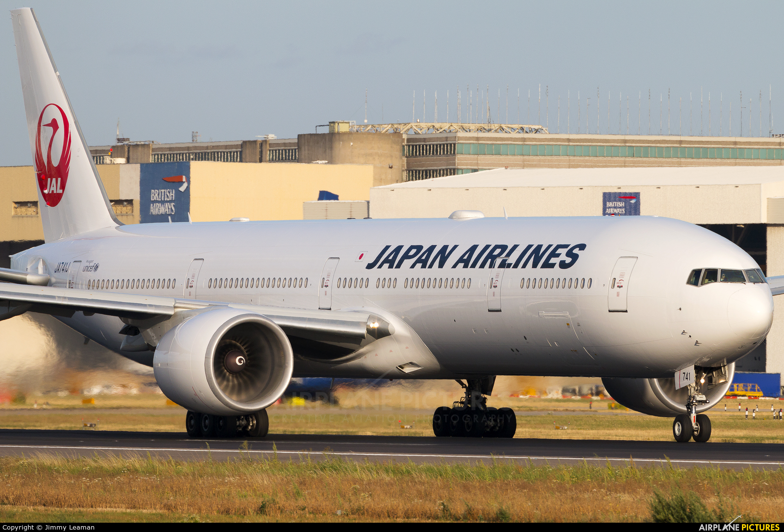 JA741J - JAL - Japan Airlines Boeing 777-300ER at London 