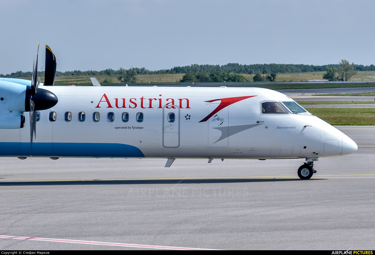 Austrian Airlines/Arrows/Tyrolean OE-LGE aircraft at Vienna - Schwechat