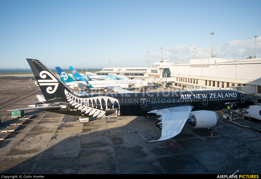 Air New Zealand ZK-NZE aircraft at Auckland Intl
