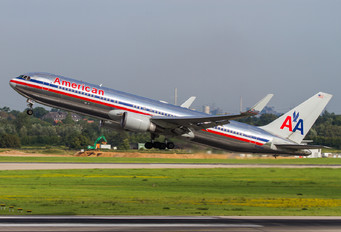 N352AA - American Airlines Boeing 767-300ER