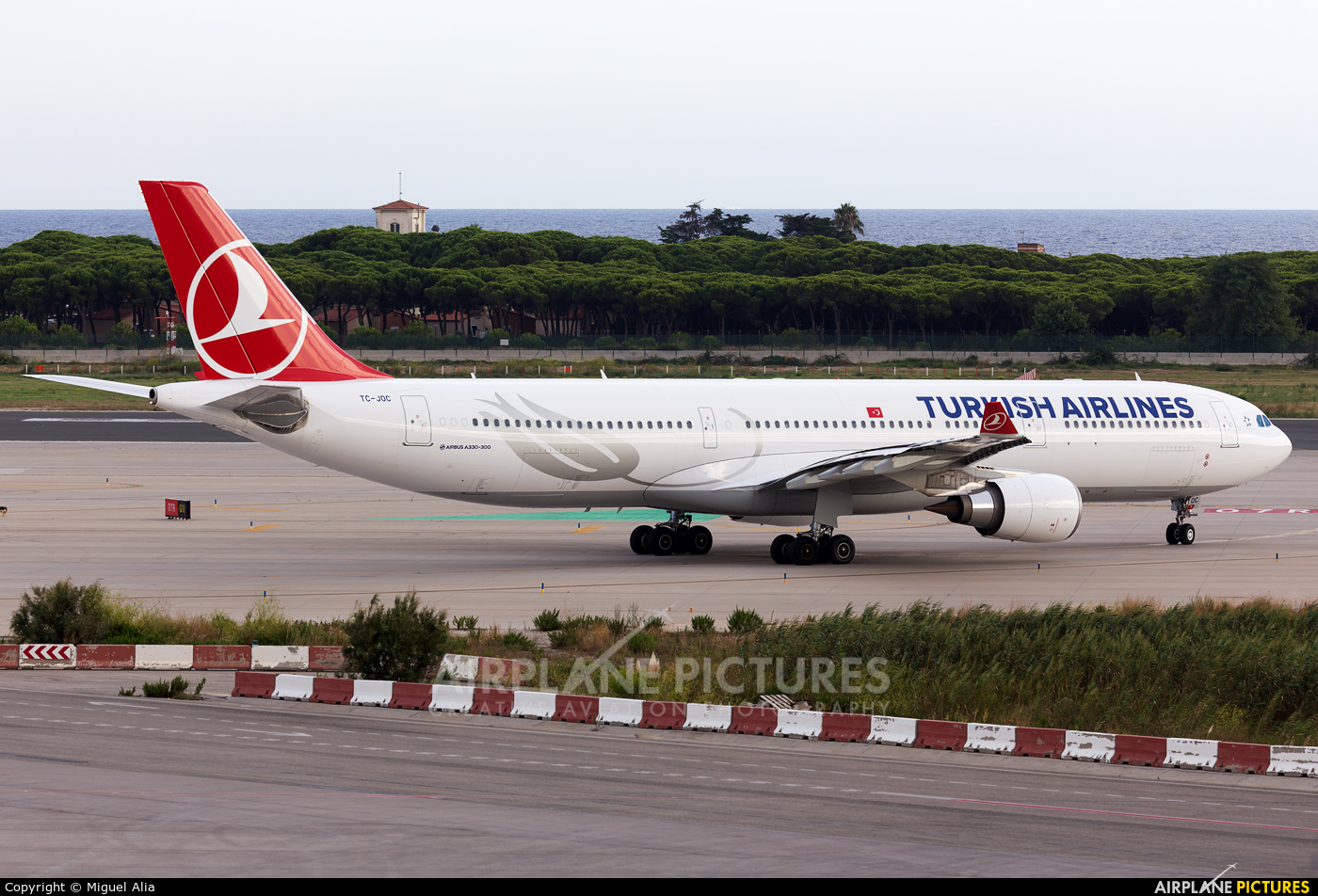 Turkish Airlines TC-JOC aircraft at Barcelona - El Prat