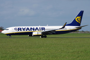 EI-EKR - Ryanair Boeing 737-800