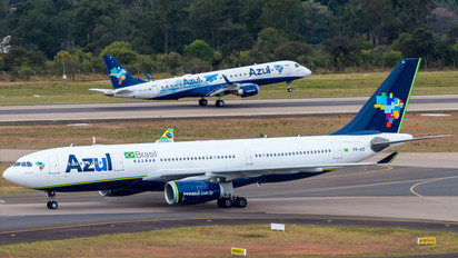 PR-AIZ - Azul Linhas Aéreas Airbus A330-200