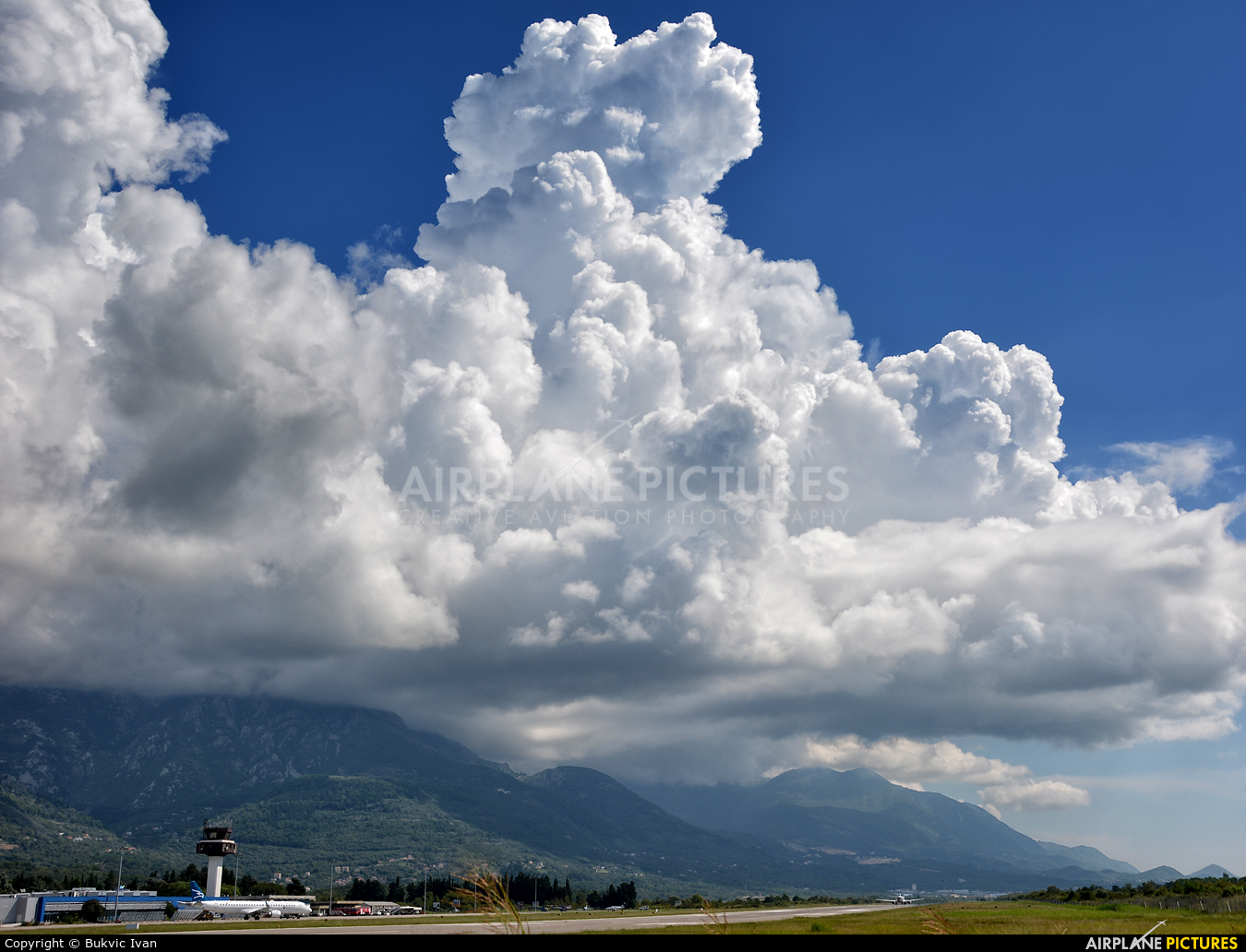 - Airport Overview - aircraft at Tivat