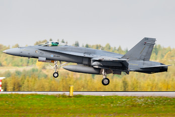 HN-404 - Finland - Air Force McDonnell Douglas F/A-18C Hornet