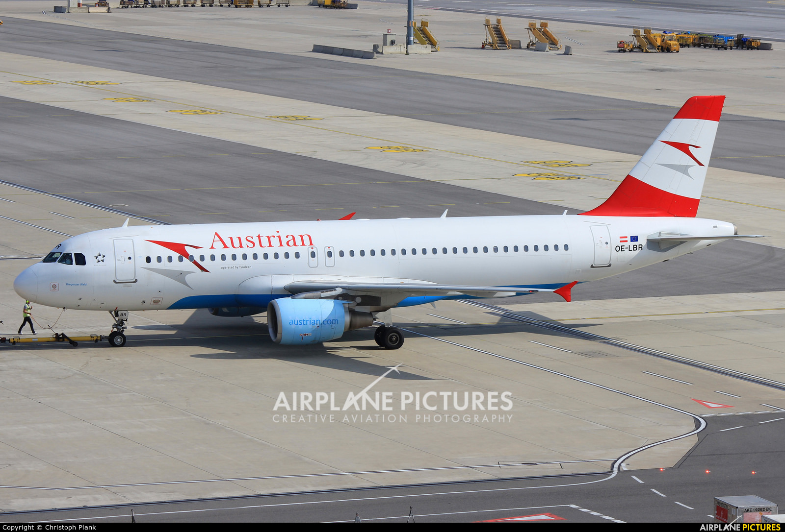 Austrian Airlines/Arrows/Tyrolean OE-LBR aircraft at Vienna - Schwechat