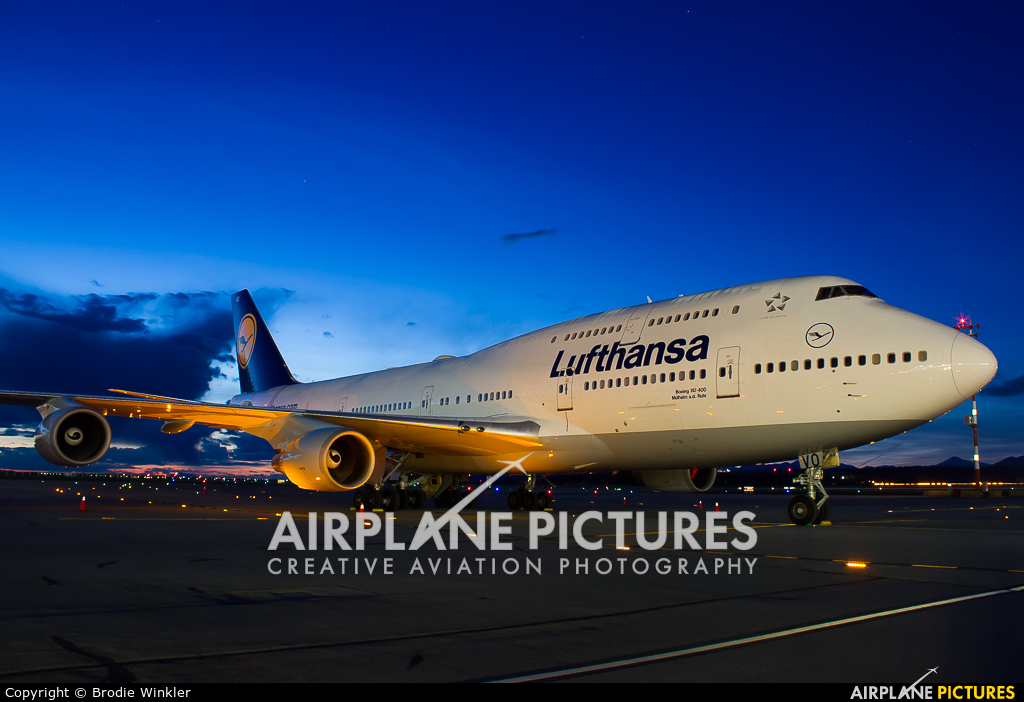 Lufthansa D-ABVO aircraft at Vancouver Intl, BC
