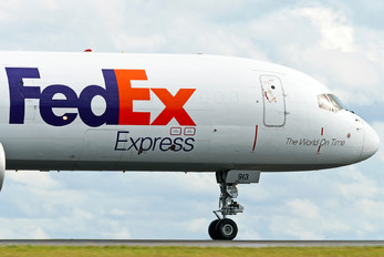 N913FD - FedEx Federal Express Boeing 757-200F