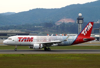 PR-TYH - TAM Airbus A320