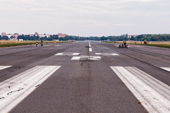 - - - Airport Overview - Airport Overview - Runway, Taxiway