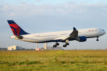 N802NW - Delta Air Lines Airbus A330-300