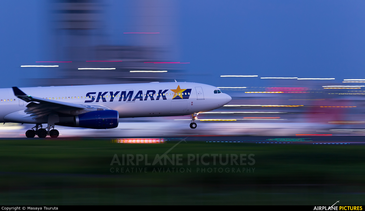 Skymark Airlines JA330B aircraft at Tokyo - Haneda Intl