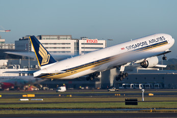 9V-SYJ - Singapore Airlines Boeing 777-300
