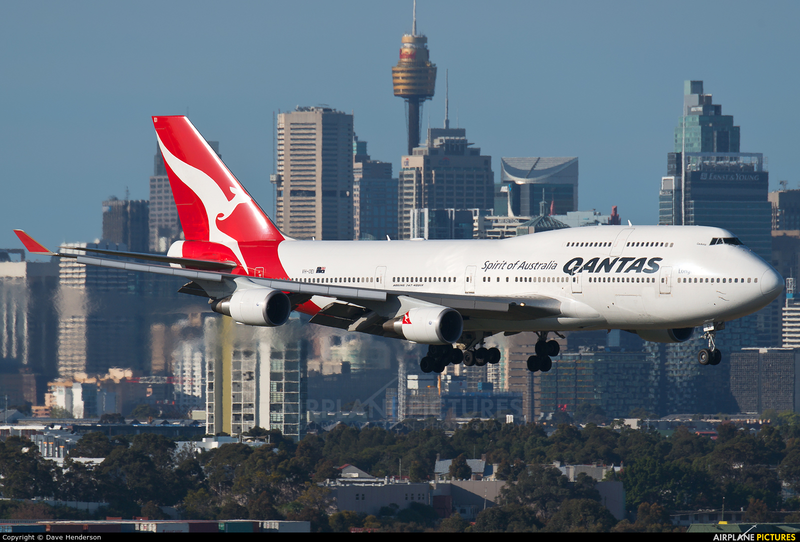 QANTAS VH-OEI aircraft at Sydney - Kingsford Smith Intl, NSW