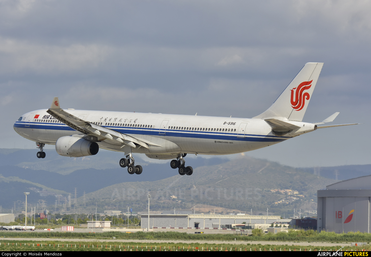 Air China B-5916 aircraft at Barcelona - El Prat