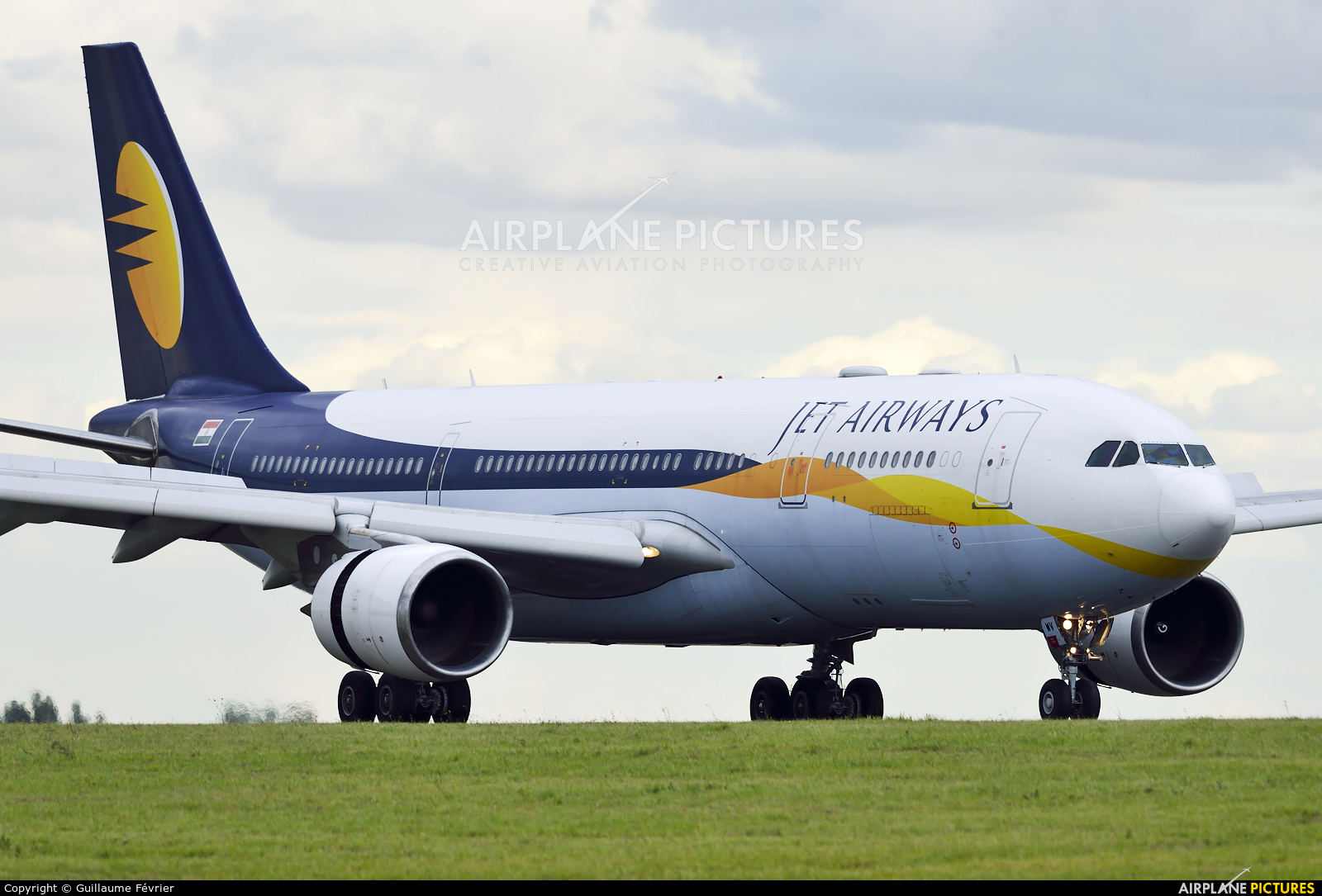 Vt Jwv Jet Airways Airbus A330 200 At Paris Charles De Gaulle Photo Id 454222 Airplane Pictures Net
