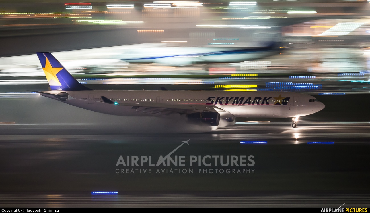 Skymark Airlines JA330A aircraft at Tokyo - Haneda Intl