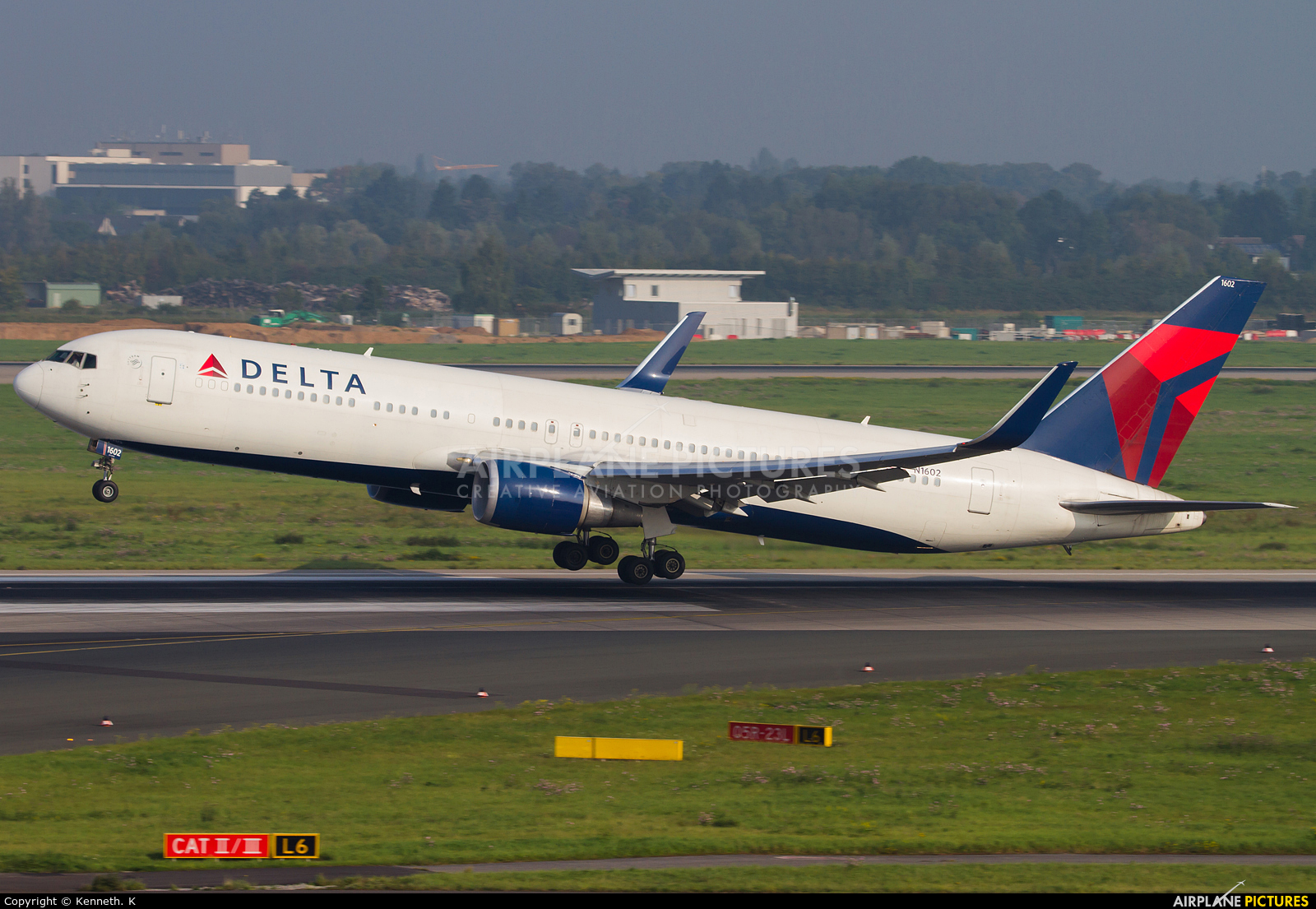 Delta Air Lines N1602 aircraft at Düsseldorf
