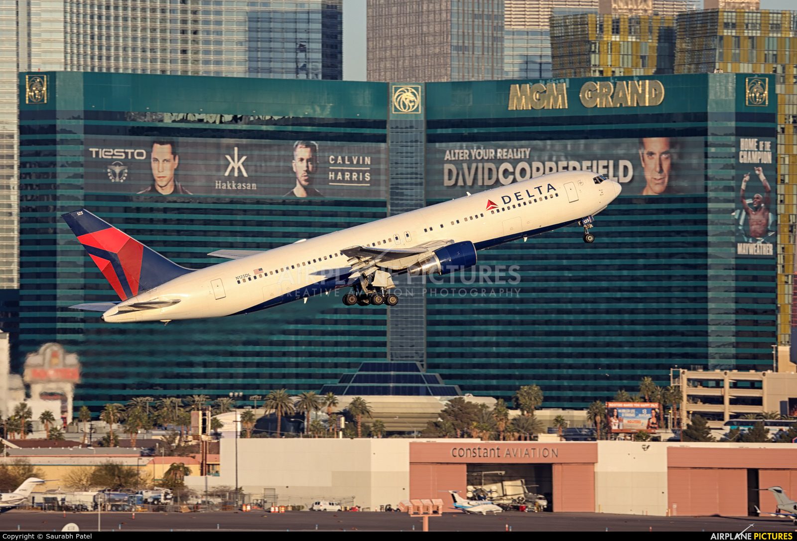 Delta Air Lines N125DL aircraft at Las Vegas - McCarran Intl