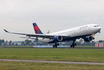 N811NW - Delta Air Lines Airbus A330-300