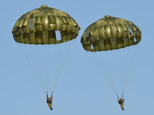 - - Japan - Ground Self Defense Force Parachute Military