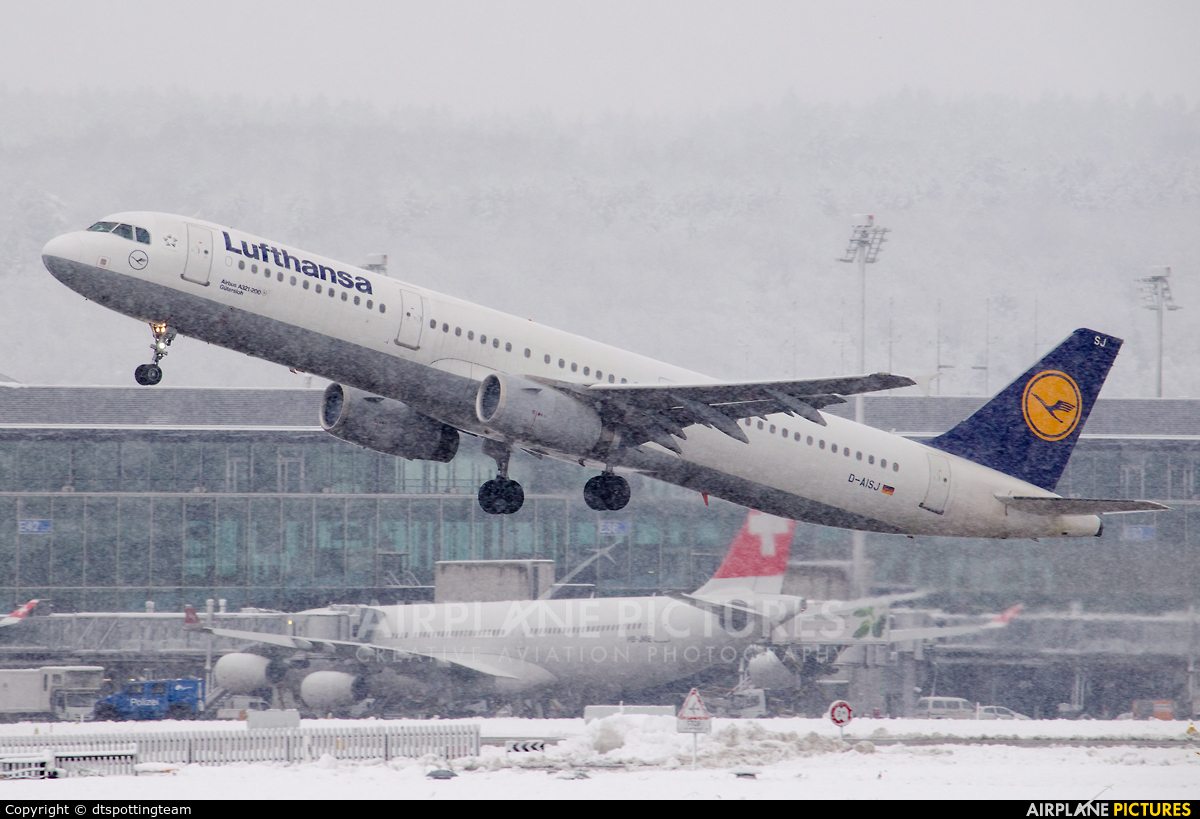 Lufthansa D-AISJ aircraft at Zurich