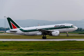 EI-IMF - Alitalia Airbus A319