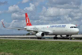 TC-JSH - Turkish Airlines Airbus A321