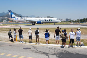 PP-PJV - Azul Linhas Aéreas Embraer ERJ-190 (190-100)