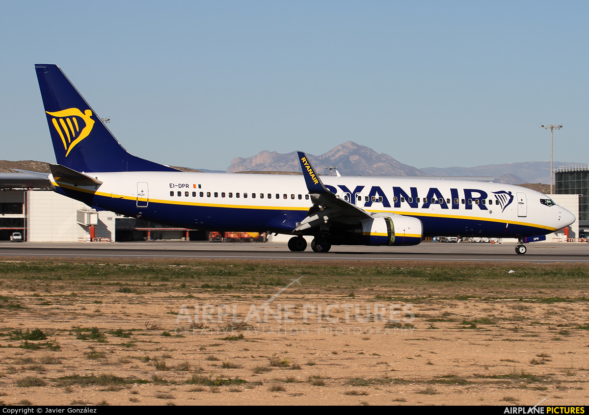 Ryanair EI-DPR aircraft at Alicante - El Altet