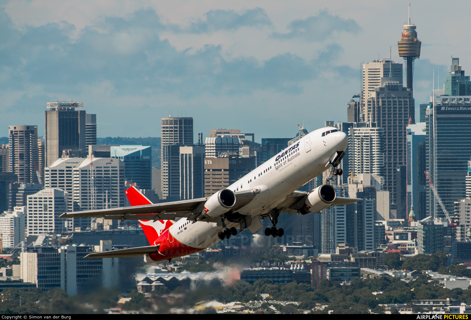 QANTAS VH-OGL aircraft at Sydney - Kingsford Smith Intl, NSW