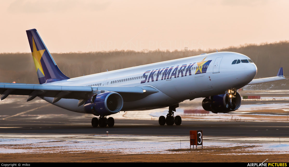 Skymark Airlines JA330A aircraft at New Chitose