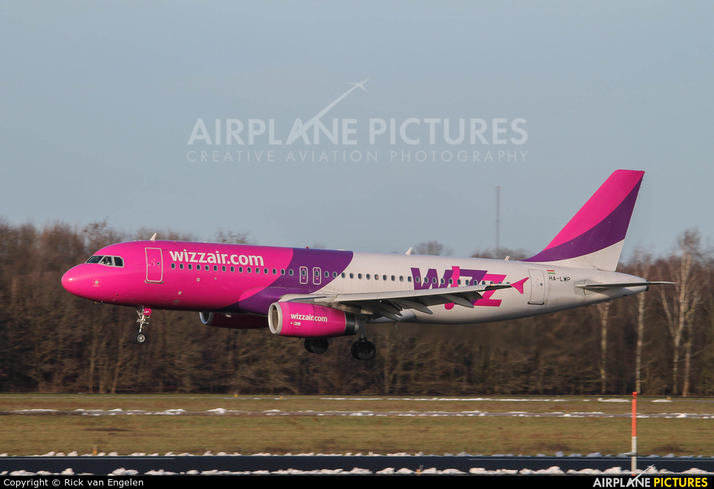 Wizz Air HA-LWP aircraft at Eindhoven