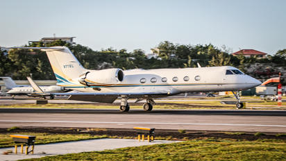 N77WL - Private Gulfstream Aerospace G-IV,  G-IV-SP, G-IV-X, G300, G350, G400, G450