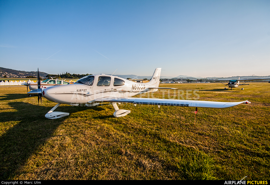 Private N61039 aircraft at Cannes - Mandelieu