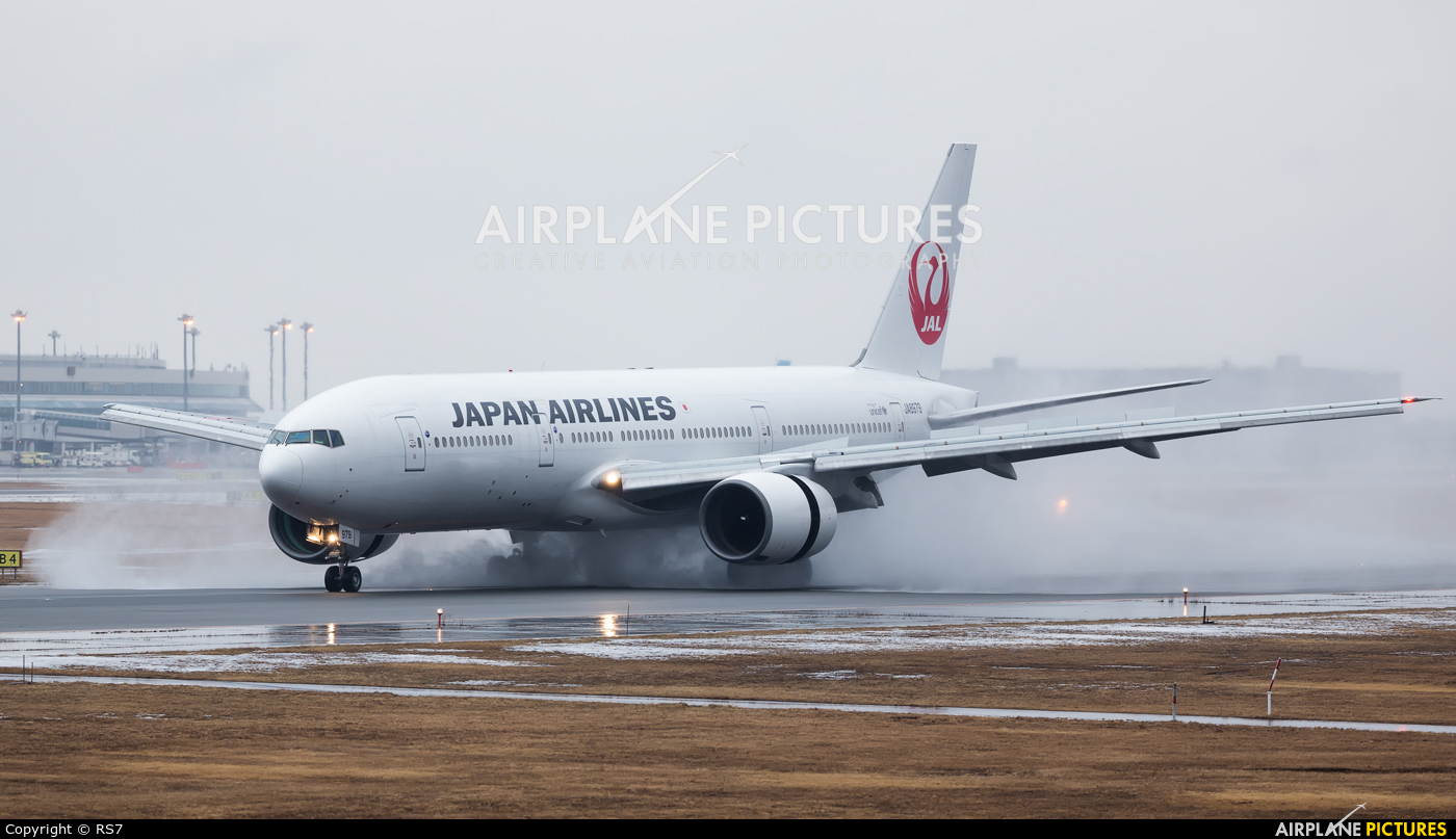 JAL - Japan Airlines JA8979 aircraft at New Chitose