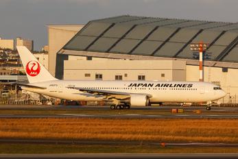 JA8975 - JAL - Japan Airlines Boeing 767-300