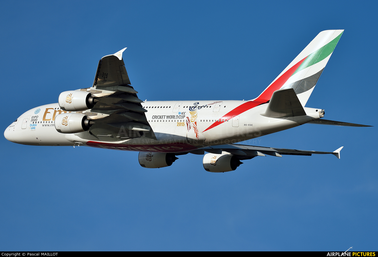 Emirates Airlines A6-EDE aircraft at Paris - Charles de Gaulle