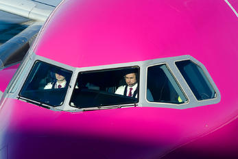 HA-LYB - Wizz Air Airbus A320